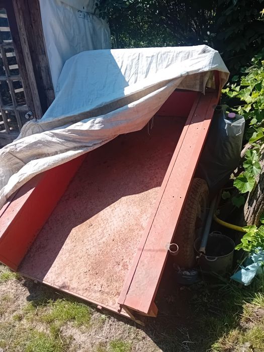 Vând remorca de 1000kg de la motocultor  KENTVAR. PUTIN FOLOSITA PREȚ .1200  lei