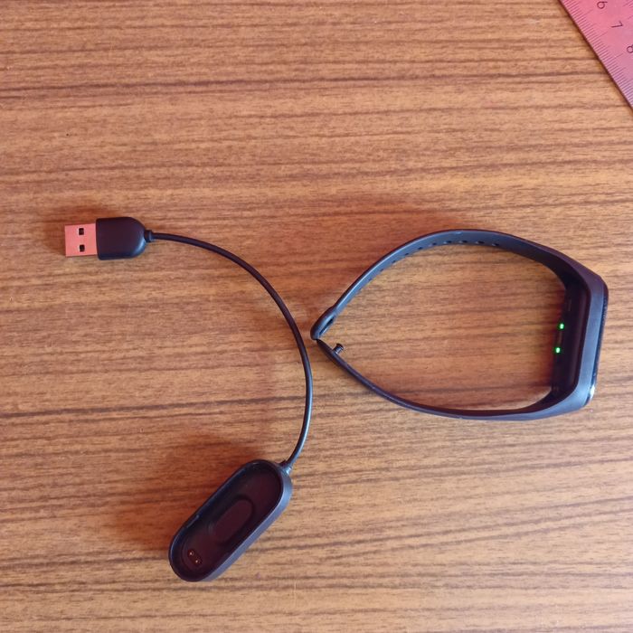 mi band 4 продам