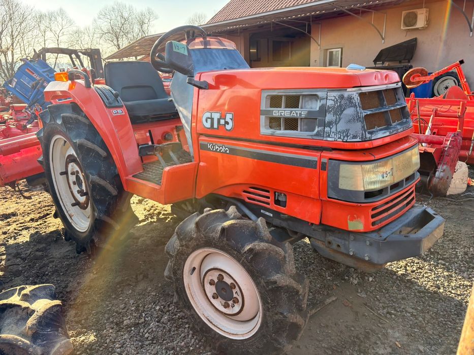 Kubota GT-5 – Tractor japonez compact, fiabil și economic