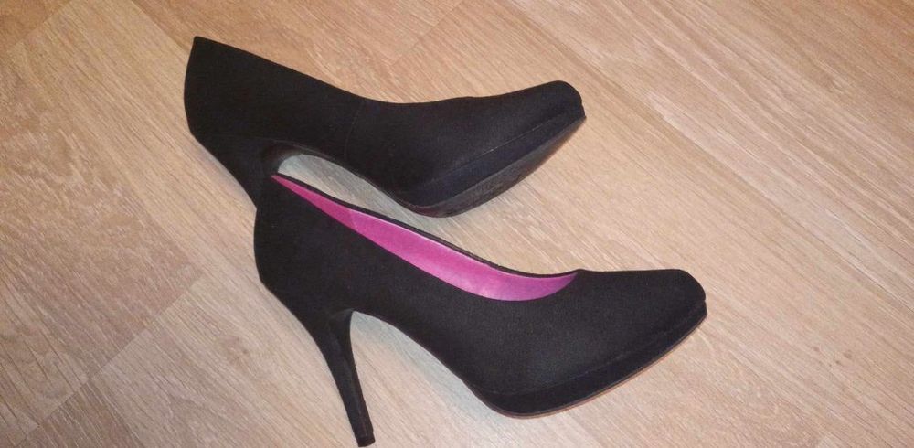 Pantofi negri cu toc Deichmann