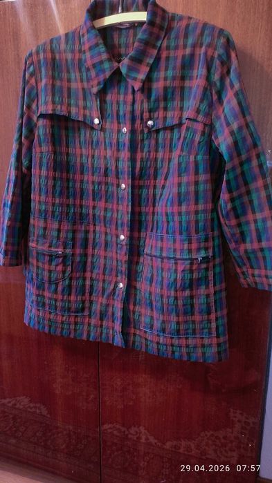 ПОДАРЯВАМ дамско манто/шлифер/яке за едра жена 160/80 кг.