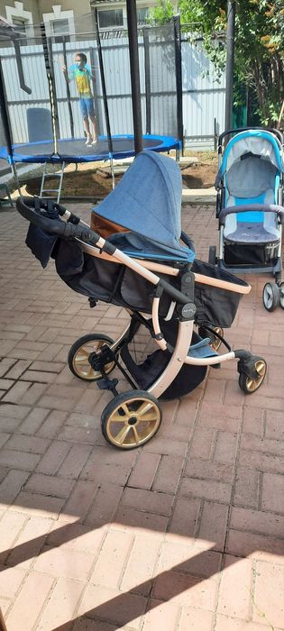 Продам коляску район Парк Кировва