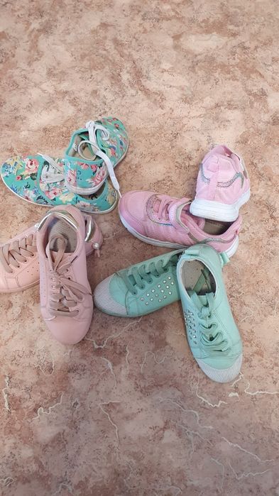 Продам обувь для девочки.