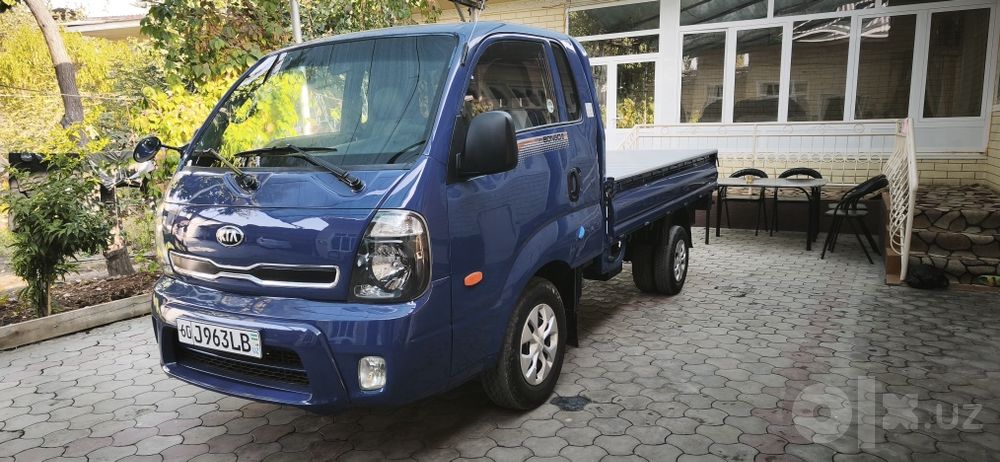 Kia bongo sotiladi