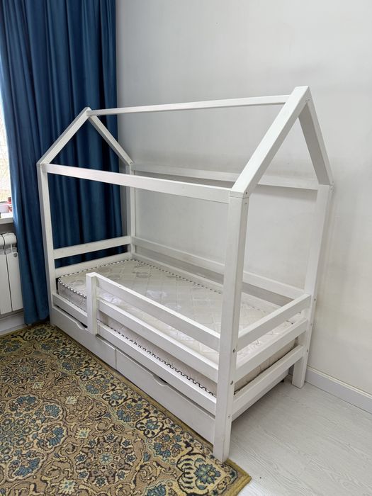 Кровать домик с матрасом