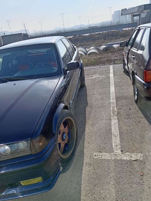 Продаю машину бмв е36