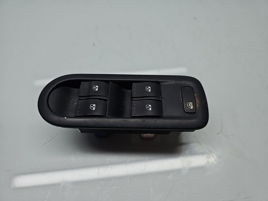 Butoane comanda geamuri sofer Dacia Duster [Fabr 2010-2017] 820016060