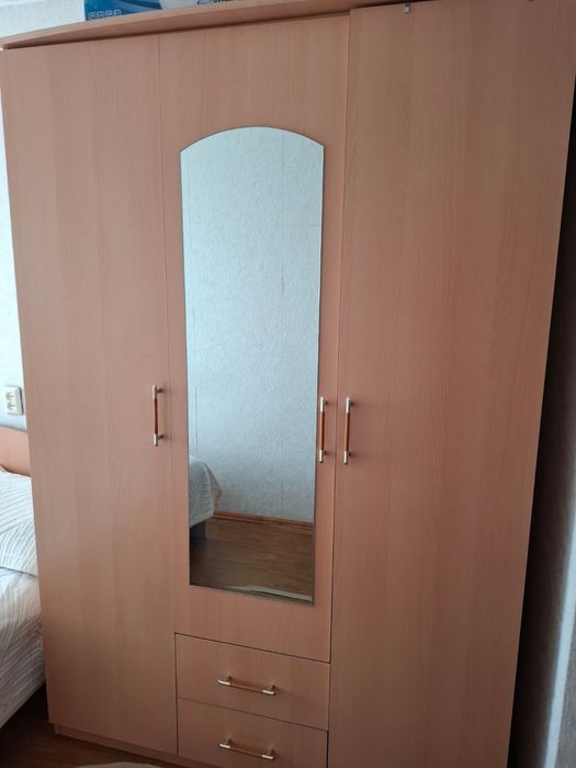 Продам спальный гарнитур