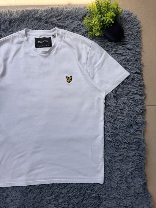 Снежнобьяла  тениска Lyle&Scott