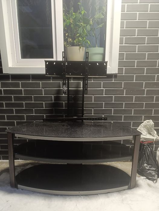 Стеклянна подставка под телевизор