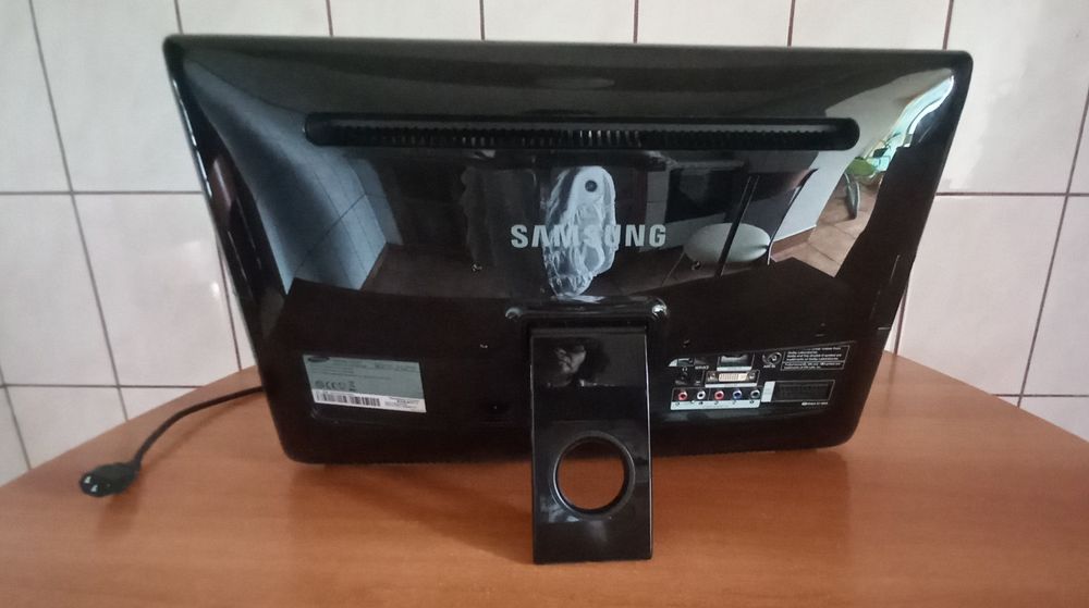 TV/ monitor Samsung - model LD 220 HD