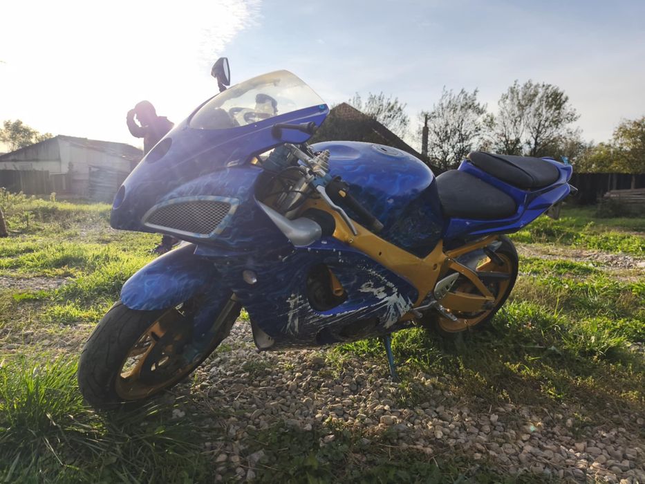 Suzuki GSXR 750 ! Se vinde sau schimb !