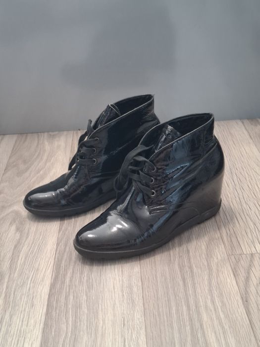 Отдам даром б/у женские обуви молодёжный