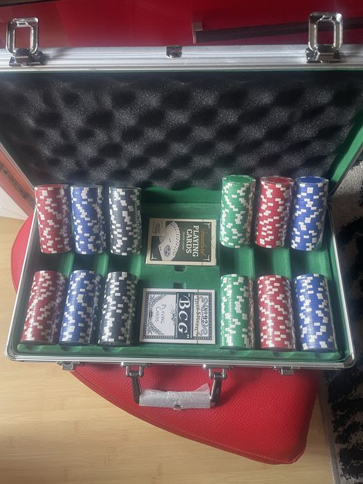 Trusa poker,  300 jetoane