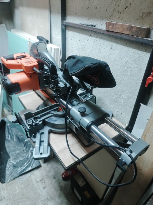 Циркуляр Black and Decker