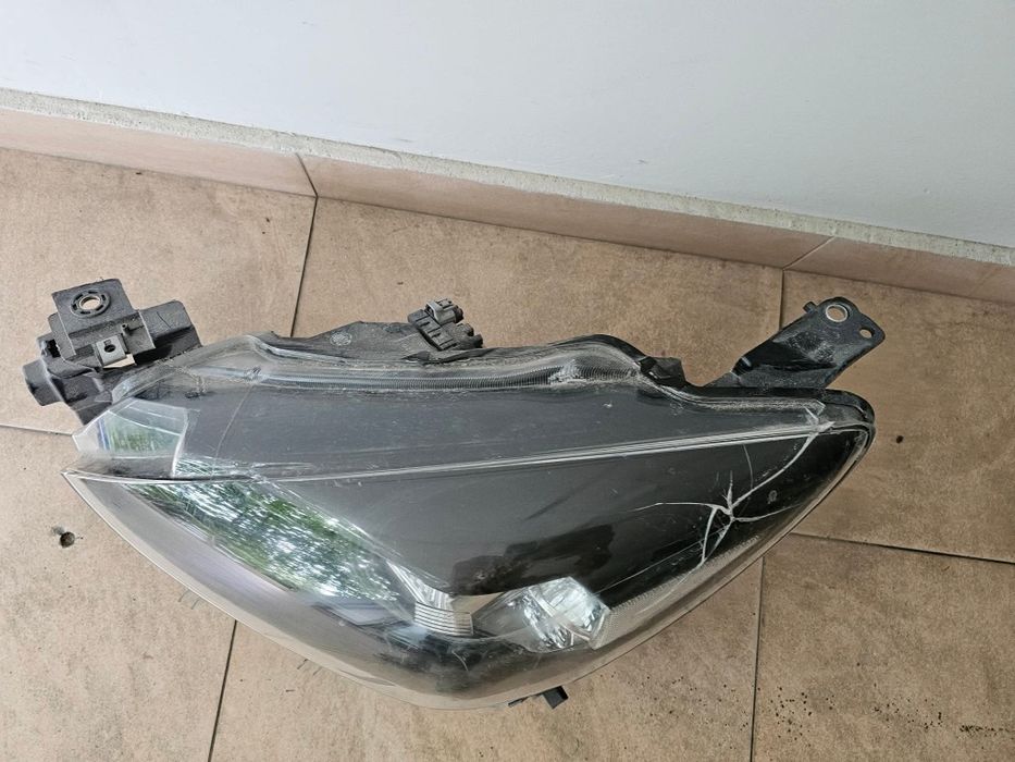 Ляв фар Mazda 2 lqv far Мазда 2
