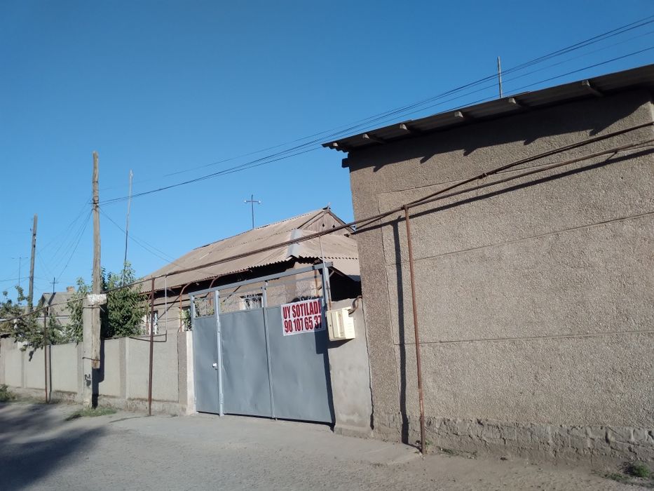 Hamma sharoiti bilan uy sotiladi