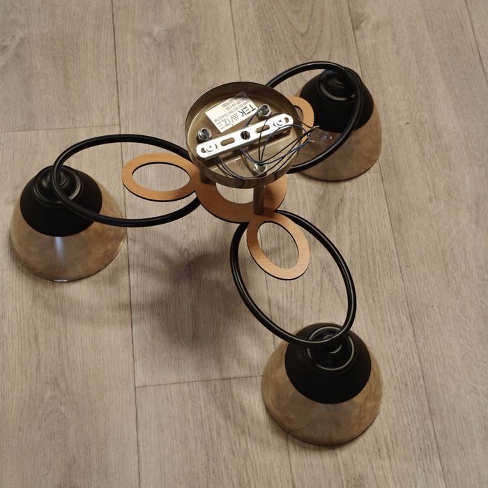 Люстра трехрожковая