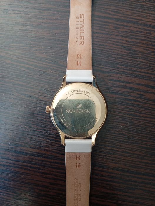 Продам часы SWAROVSKI