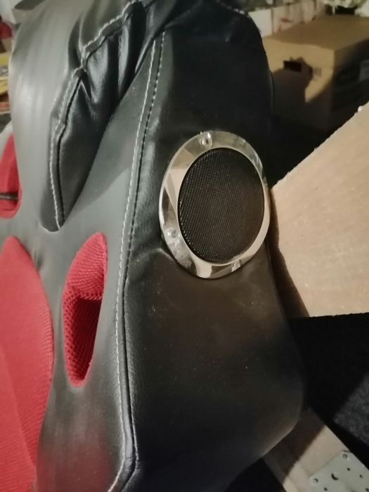 Scaun gaming balansoar cu boxe