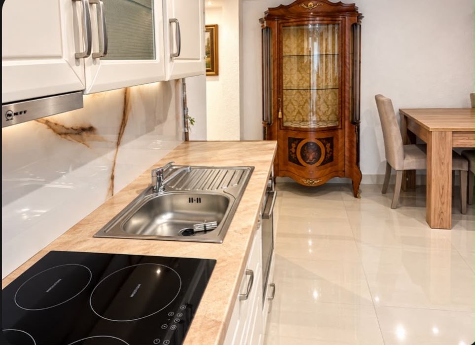 Inchiriez apartament  parter  in arad . Bulevardul revolutiei