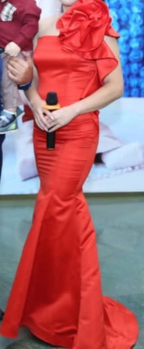 Продаётся Платье со шлейфом