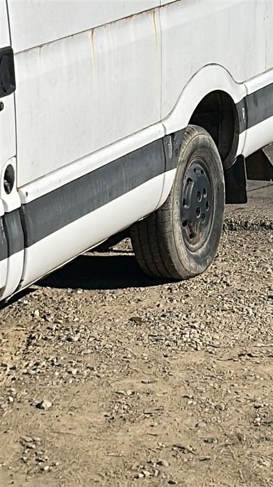 Dezmembrez iveco daily motor 2.8 turbo sau vând întreg