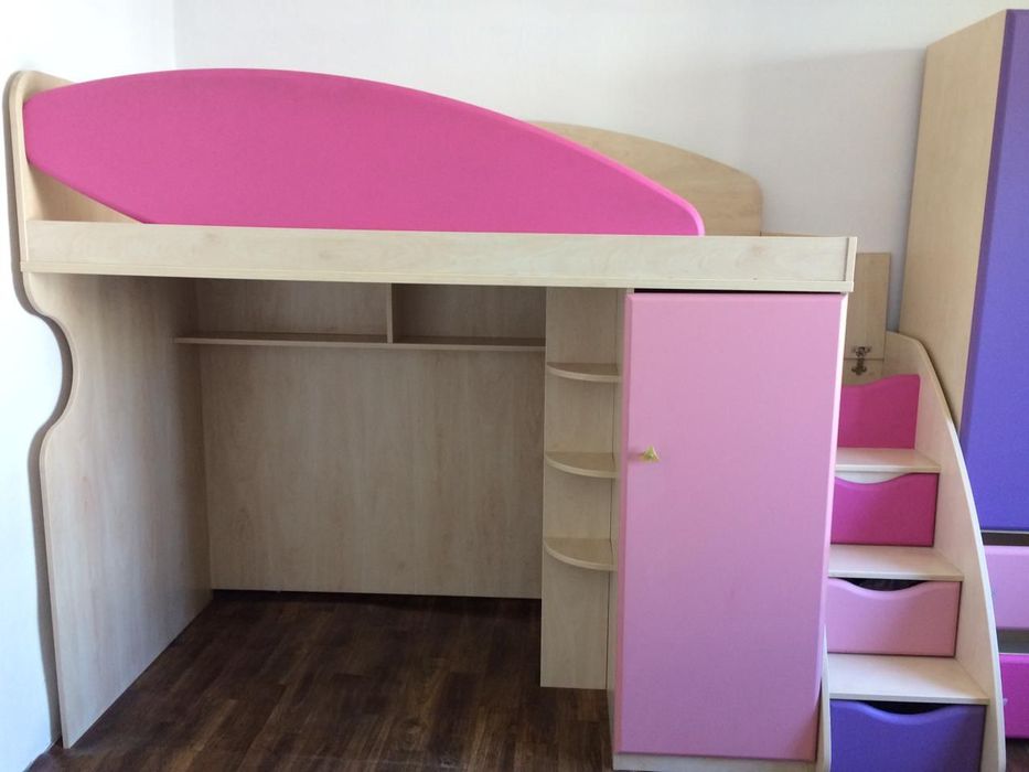 Кровать. С шифанером