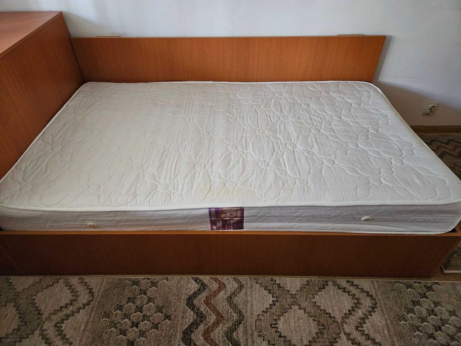 Vand pat din pal 120x200 cu saltea ortopedica.
