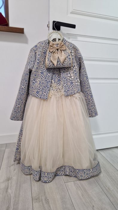 Срочно продам платья разные