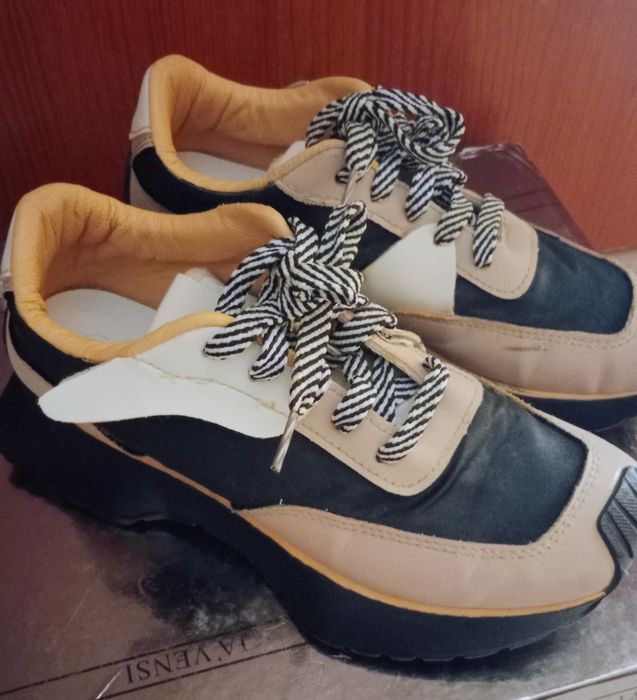 Продам кроссовки