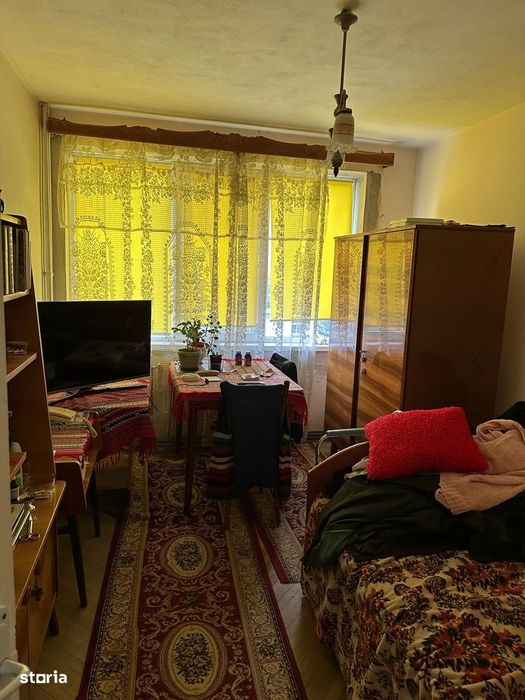 Vand apartament 3 camere Onesti disponibil.