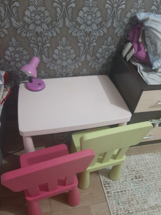 Продам  детский стол стулья