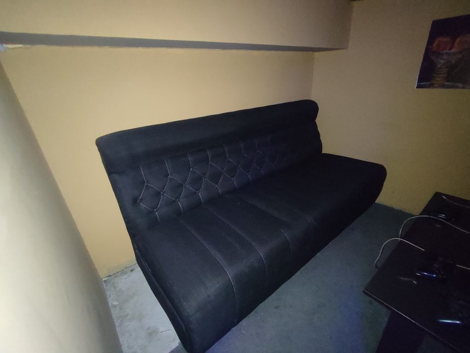 Продается мягкие мебели, столы , пуфики