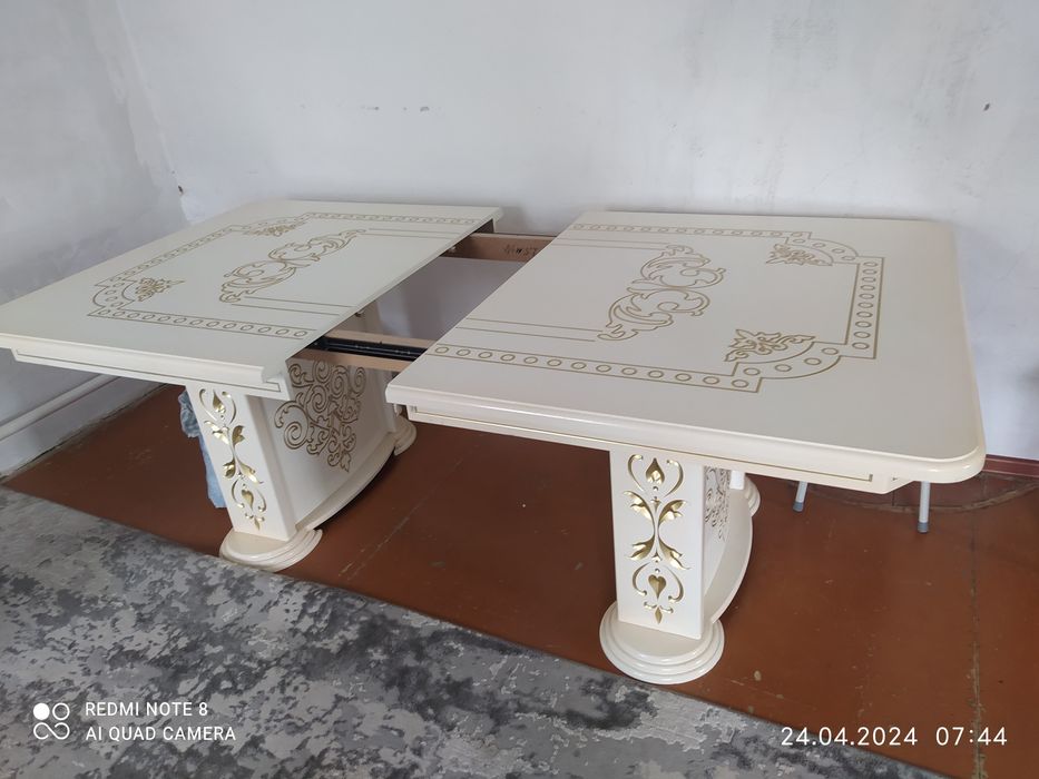 Продам стол в гостиную