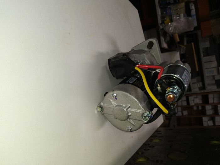 Стартер ДТ-20-2,8 киловата-ляво въртене.Бендикси за тях.