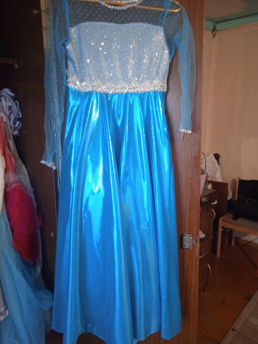 Платья нарядные для