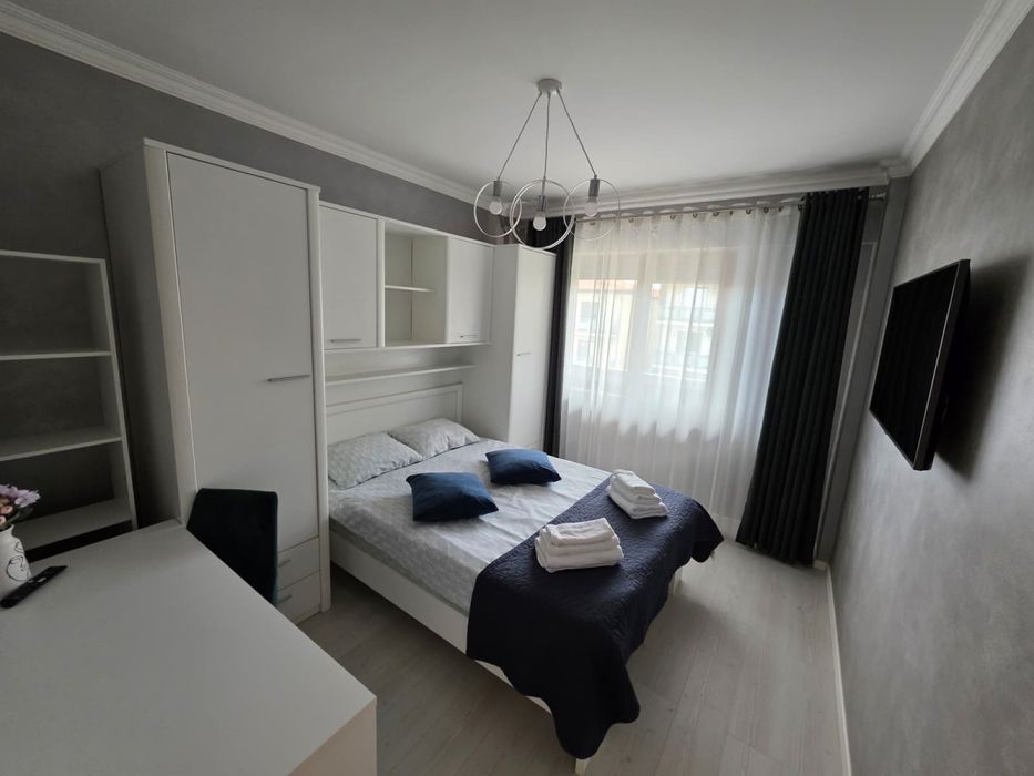 Vand ap 2 cam (3 camere) v lupului esq village boxa loc parcare 60 mp
