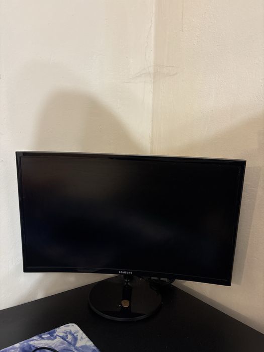 24” Curved Samsung Monitor – Full HD 1080p, HDMI, Перфектен за Gaming/Office