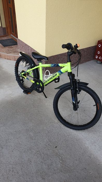 Vând bicicleta în stare impecabila cu roti de 20pentru copii