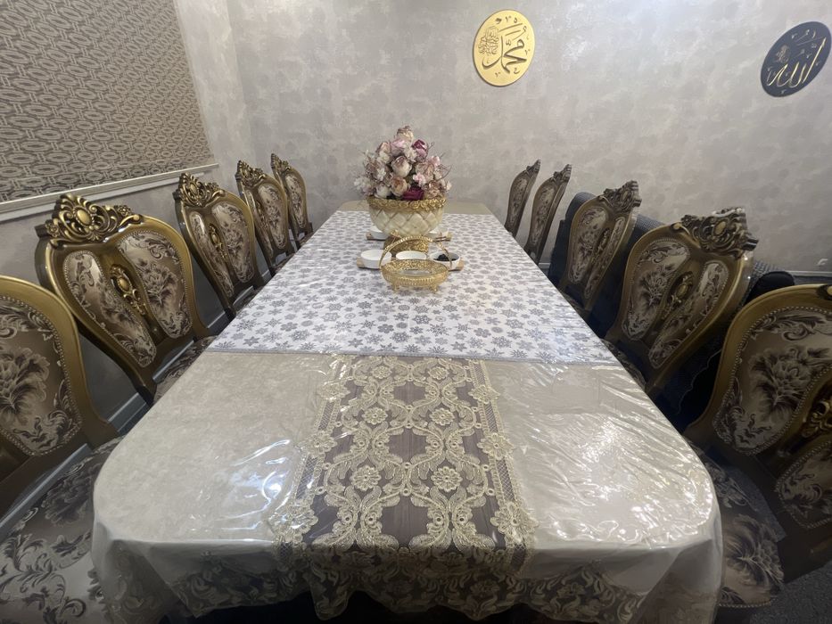 Стол и стулья 10штук б/у но в хорошем состоянии чистые