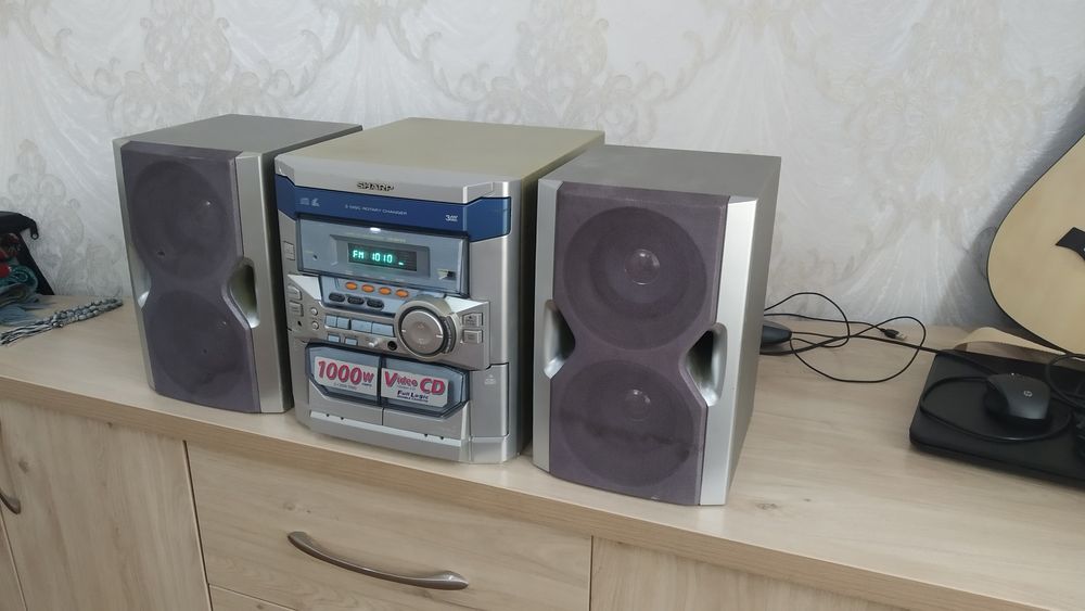 "Музыкальный центр"
 Сотилади 600.000 су́м
Фирма  "Sharp" тоззаси
Кало