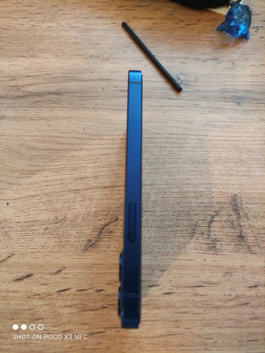 iPhone сатылады.