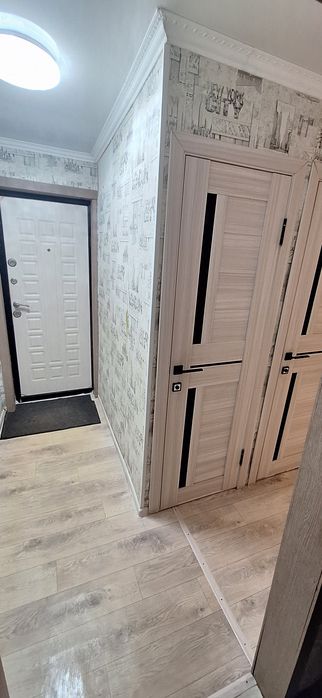 Продам 2-х комнатную во дворе валют транзита