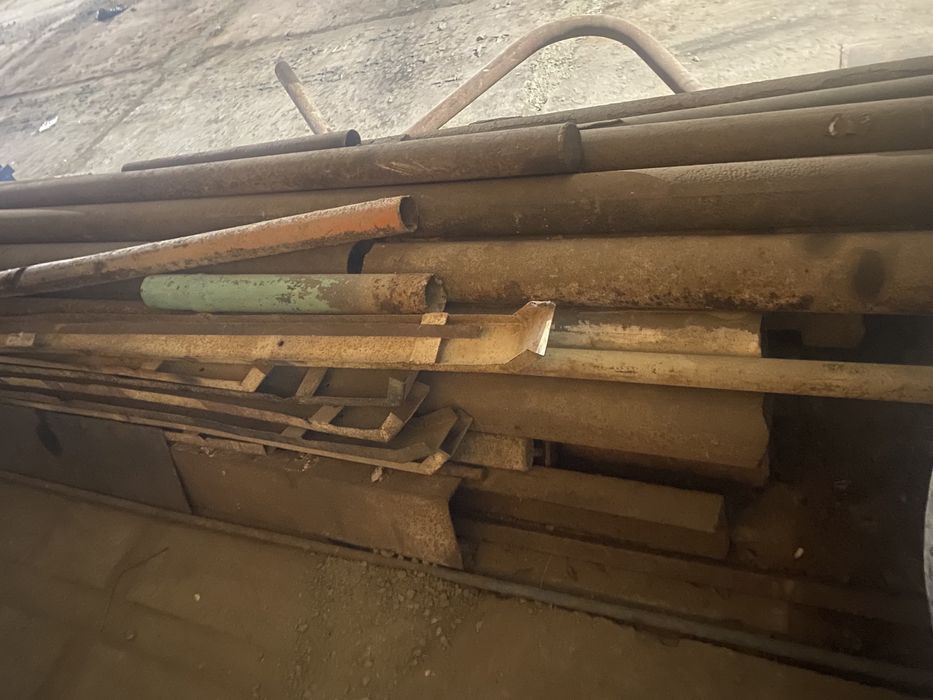 Продам б/у трубы  ,рельсы