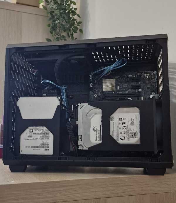 Server NAS complet compact mATX 18.3Litrii