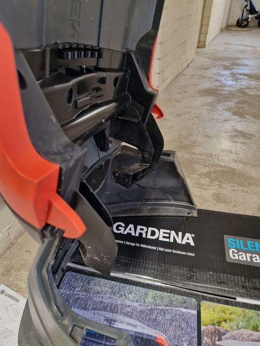 Garaj robot Gardena Sileno