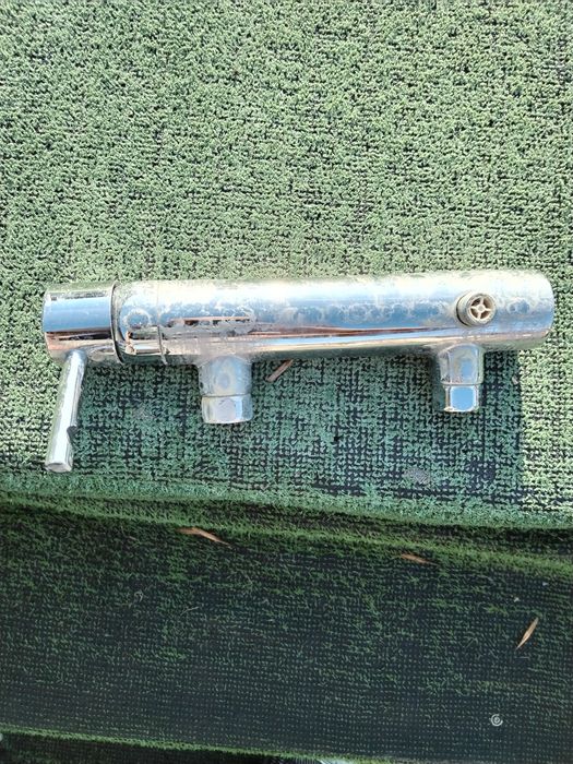 Продавам смесители за мивки и душ