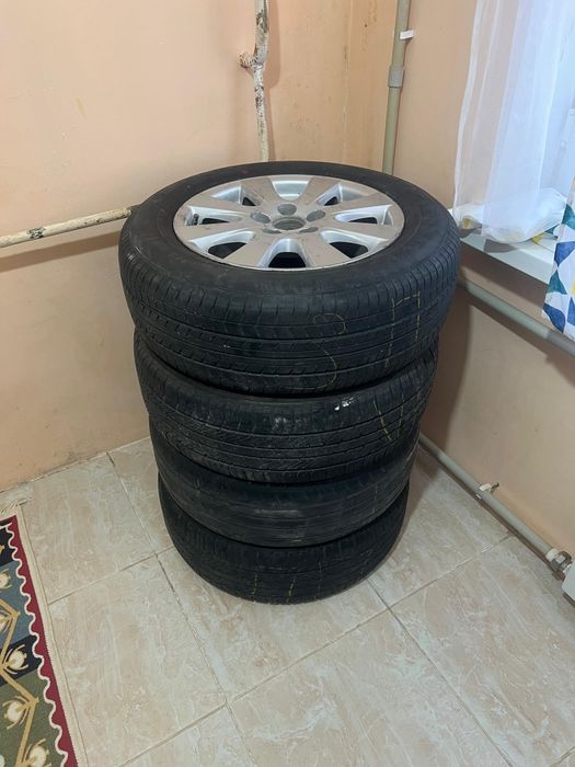 Продается запаска от Toyota 40