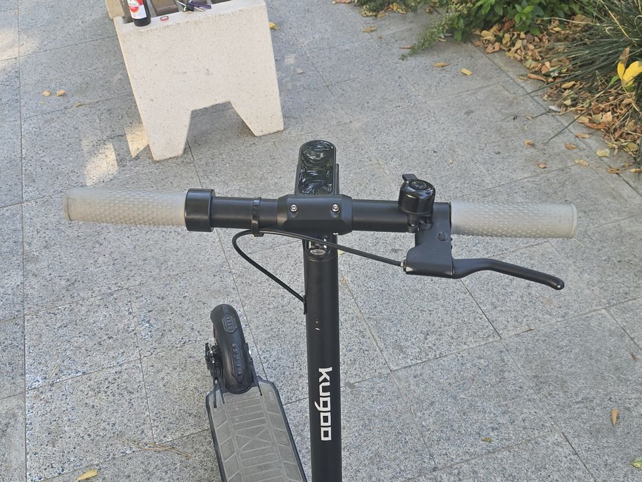 Trotineta Kirin M2 Pro, viteza 25 km/h, autonomie 30 km, motor 350W